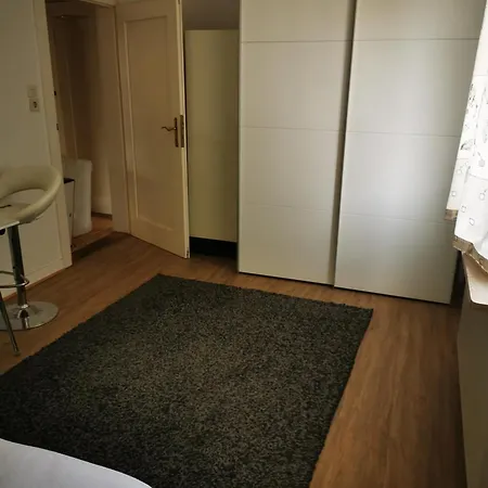 Ferienwohnung Zimmer *